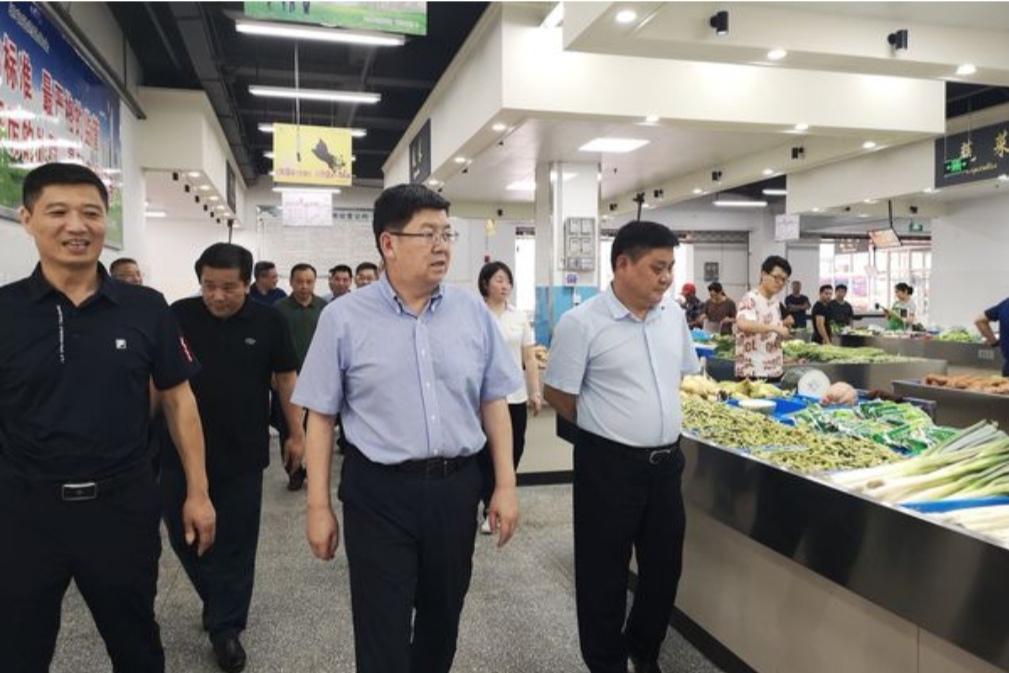 市委書記任澤鋒率隊(duì)赴屯溪區(qū)調(diào)研中心城區(qū)菜市場改造、食品安全工作