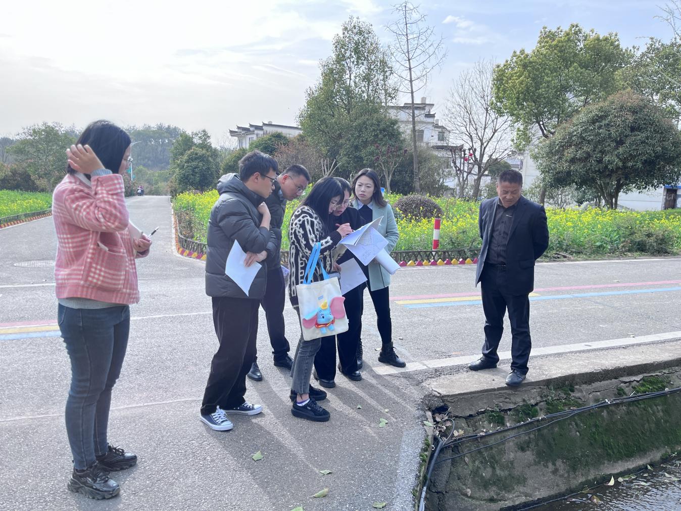 深入鳳霞走訪調研，助推基金小村項目