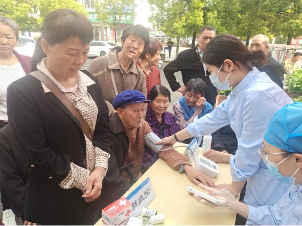 百姓健康系我心，黨員服務(wù)進社區(qū)