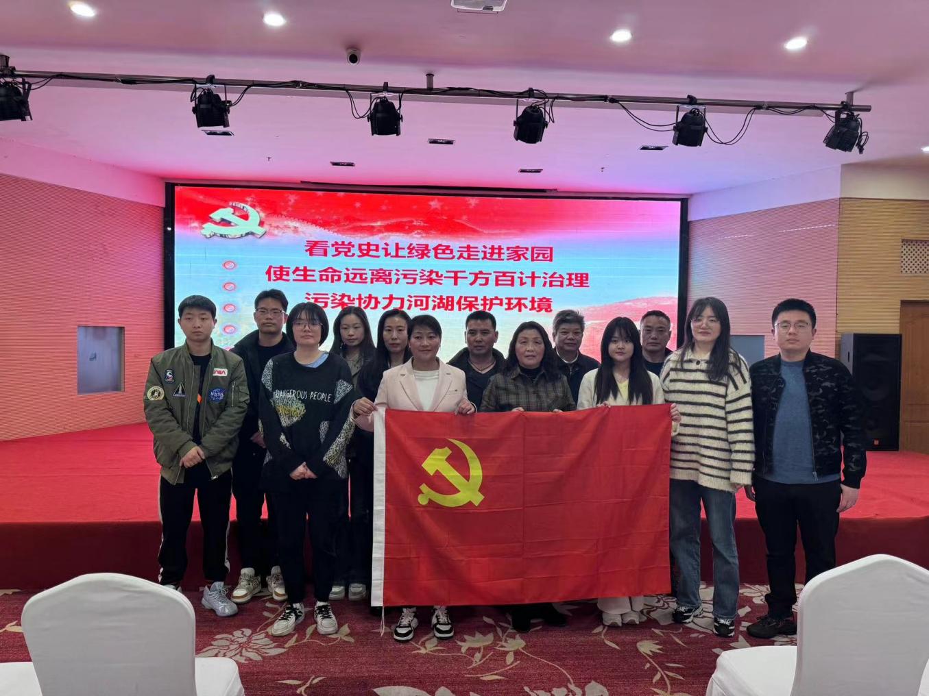 踐行綠色發(fā)展，傳承護水精神——屯溪區(qū)國投集團黨委組織觀看生態(tài)主題電影《瀏陽河上》