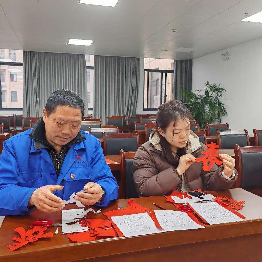 剪紙應(yīng)初心 共筑中國夢(mèng)