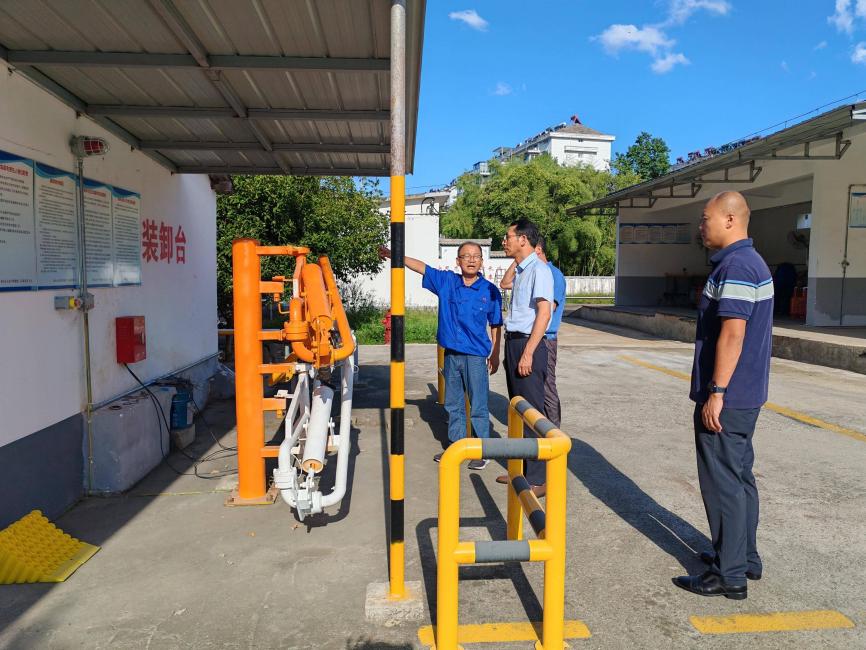 筑牢安全防線    護(hù)航國慶佳節(jié)  區(qū)國投集團(tuán)昱燃液化氣公司全面開展“國慶、中秋”節(jié)前安全檢查