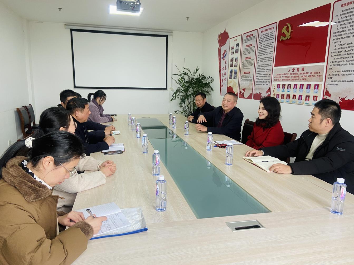 賦能民營(yíng)經(jīng)濟(jì)&nbsp;共話(huà)服務(wù)提升——黃山市民企協(xié)會(huì)赴江南擔(dān)保公司座談交流